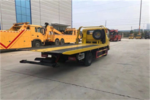 伊犁哈萨克非事故拖车