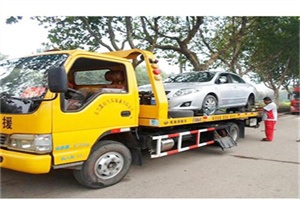 伊犁哈萨克附近24小时汽车拖车服务热线