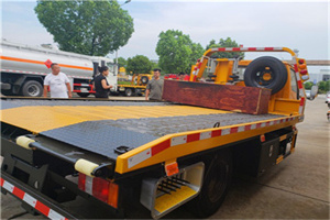 伊犁哈萨克附近拖车电话号码服务